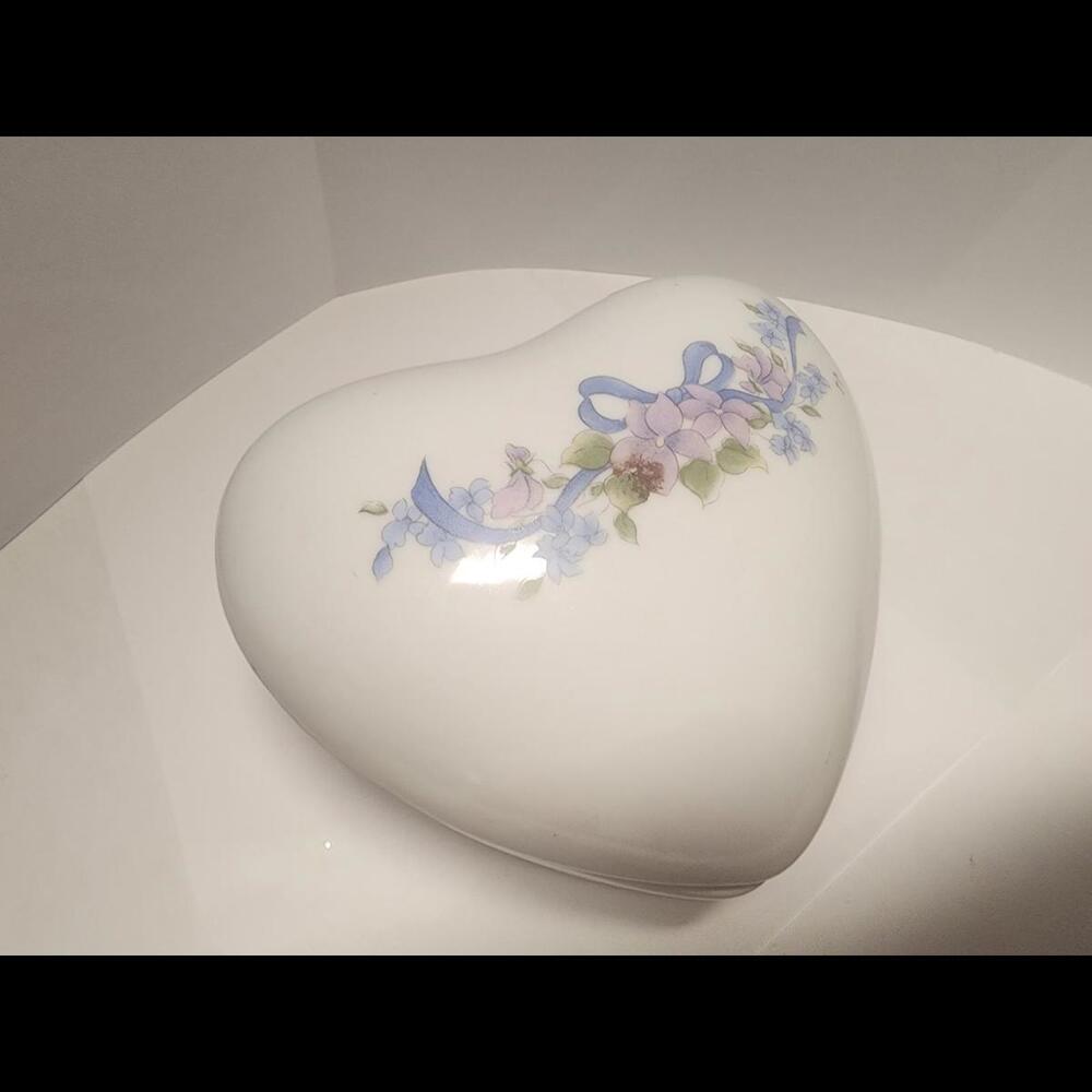 Beautiful Heart-Shaped Porcelain Jewelry Box with Floral Design